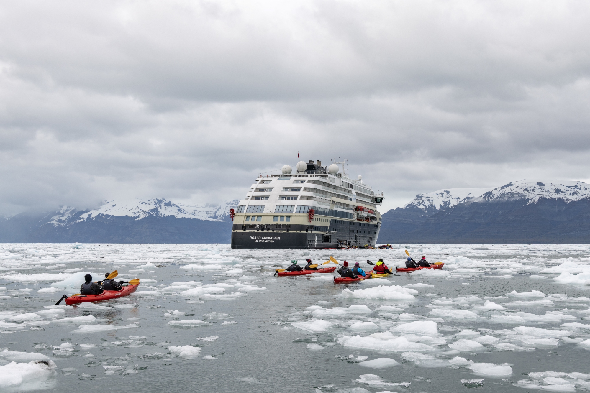 MyCruise Hurtigruten MS-Roald-Amundsen Offentlige-arealer Luftfoto4